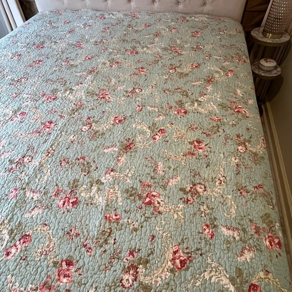 Reversible King Quilt Like New: Light Teal Floral & Stripe Reversible Quilt